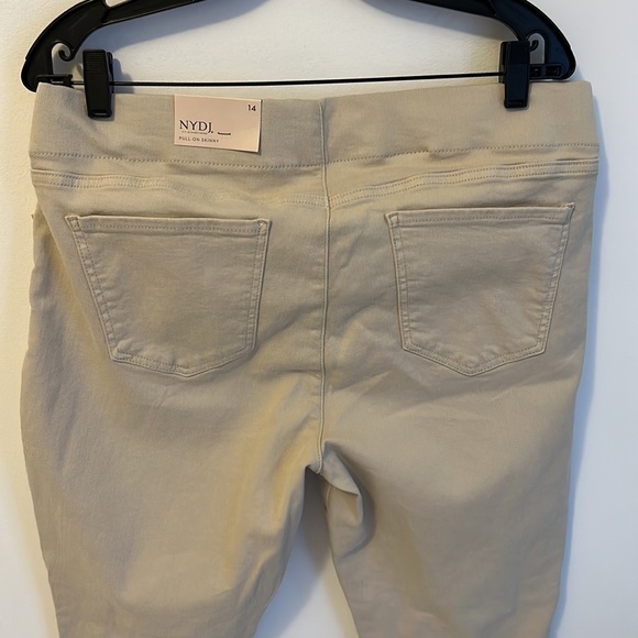 NYDJ Pull On Skinny Ankle Jeans in Feather - Picture 5 of 9